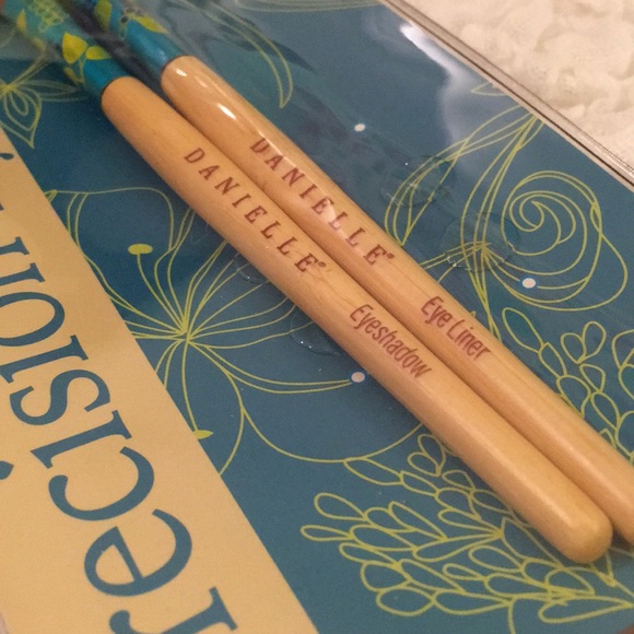 Bamboo & Cruelty Free Bristles Makeup Brush SET - Picture 5 of 6